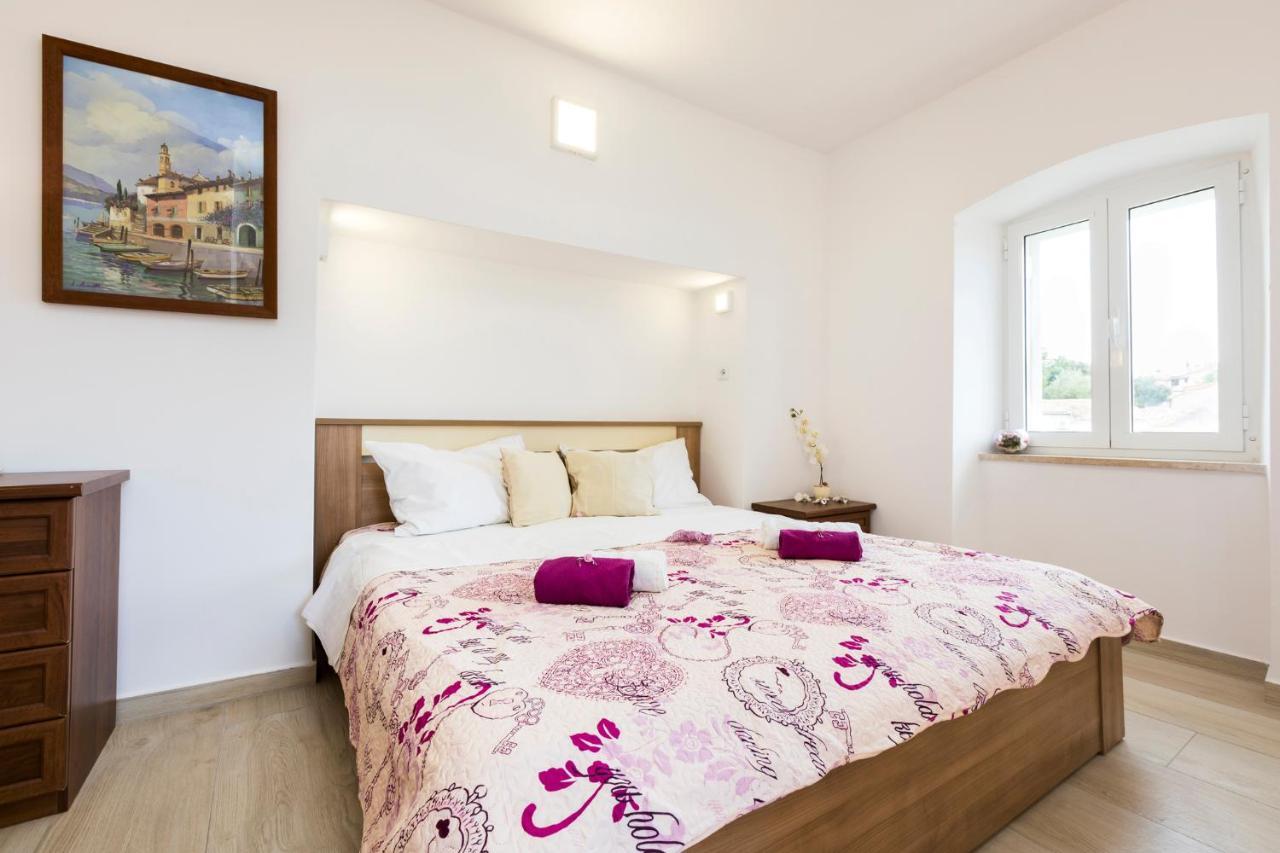 Apartmani I Soba Roberto I Mirjana Valun Bagian luar foto
