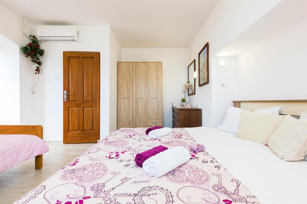 Apartmani I Soba Roberto I Mirjana Valun Bagian luar foto