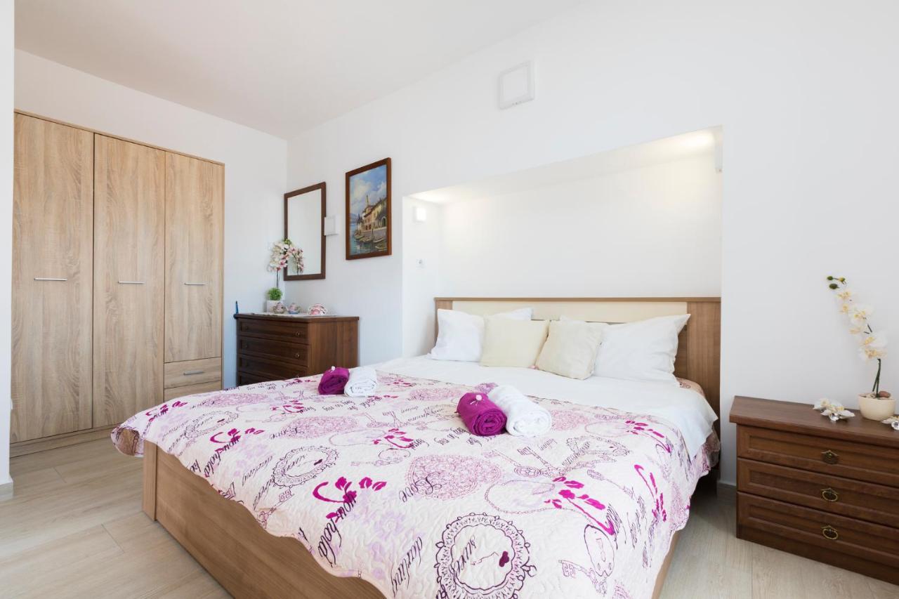 Apartmani I Soba Roberto I Mirjana Valun Bagian luar foto