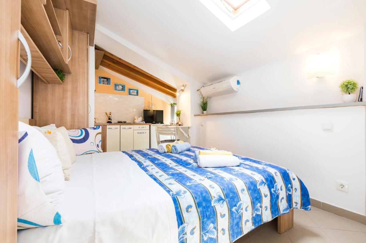 Apartmani I Soba Roberto I Mirjana Valun Bagian luar foto