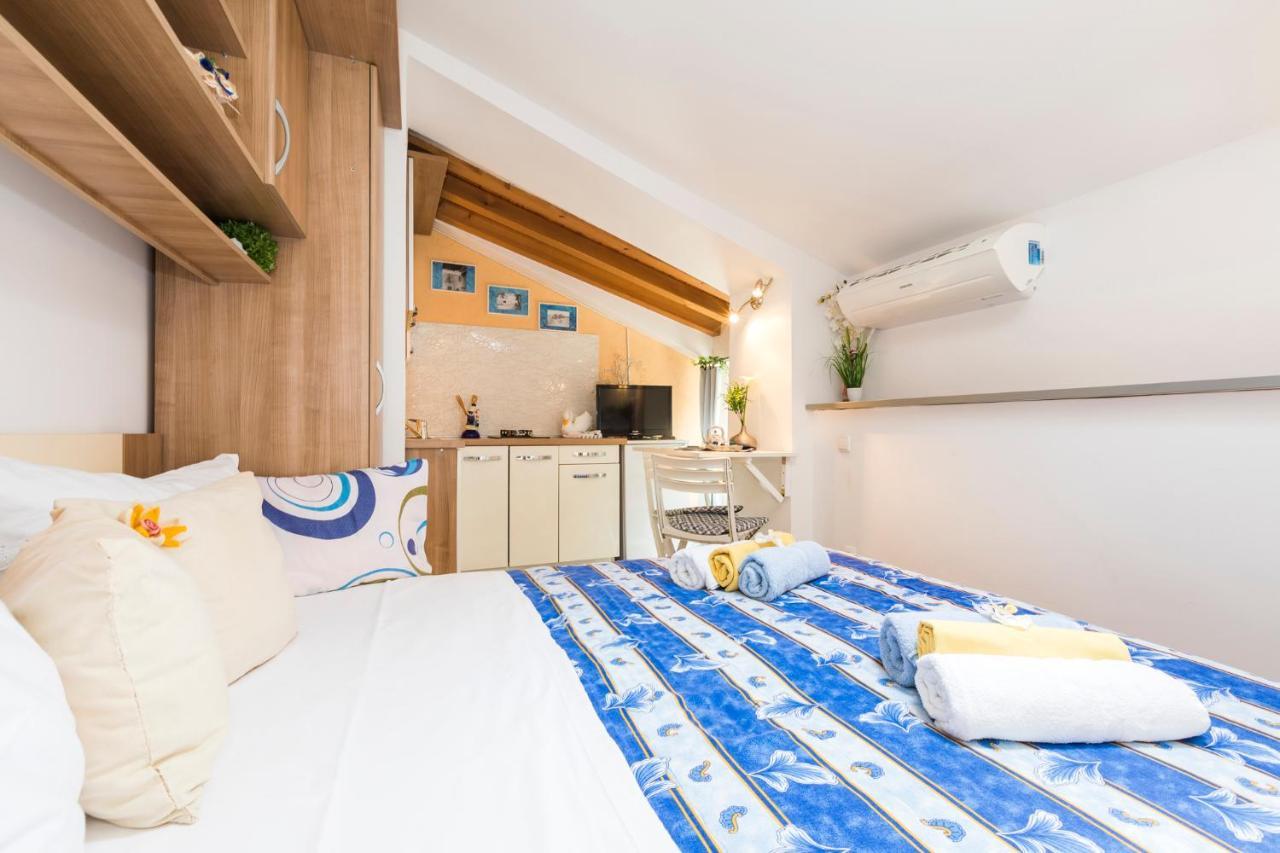 Apartmani I Soba Roberto I Mirjana Valun Bagian luar foto
