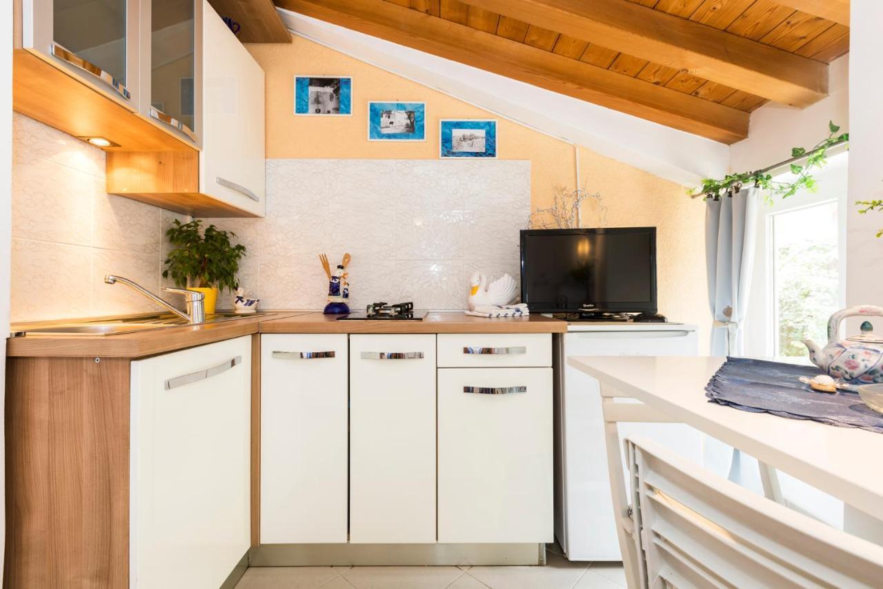 Apartmani I Soba Roberto I Mirjana Valun Bagian luar foto