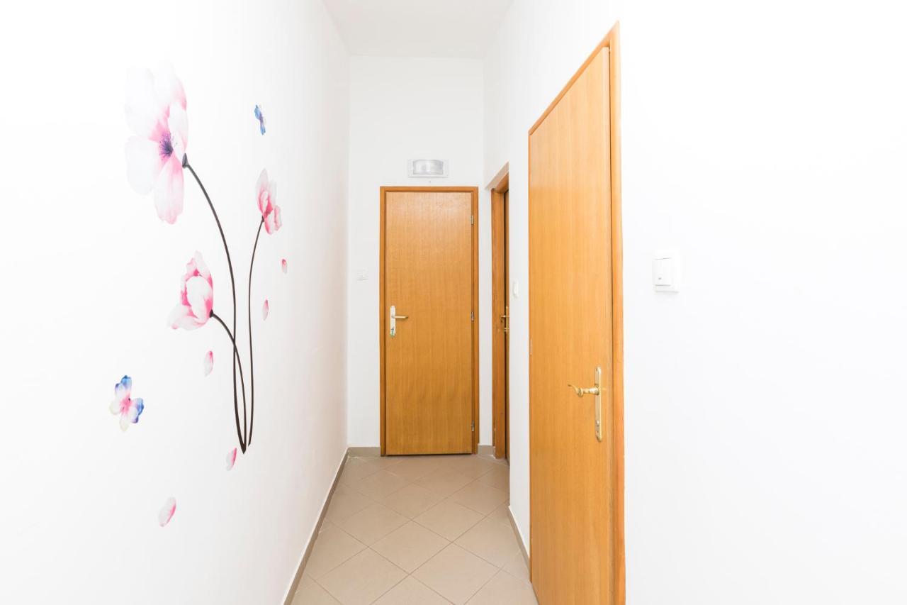Apartmani I Soba Roberto I Mirjana Valun Bagian luar foto