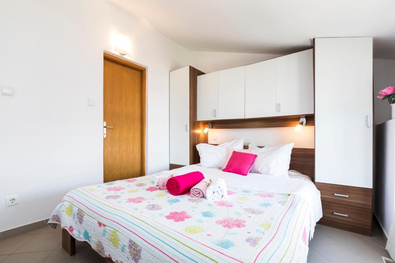 Apartmani I Soba Roberto I Mirjana Valun Bagian luar foto