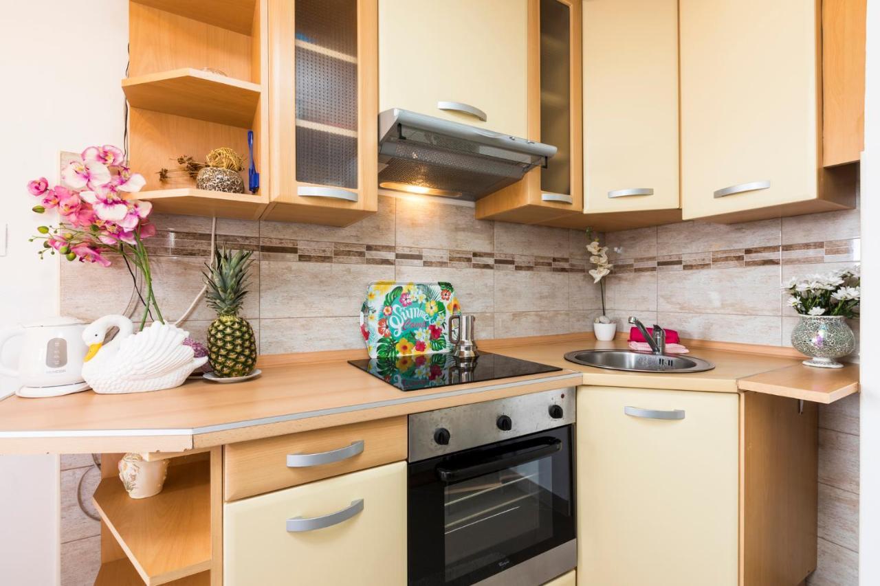 Apartmani I Soba Roberto I Mirjana Valun Bagian luar foto