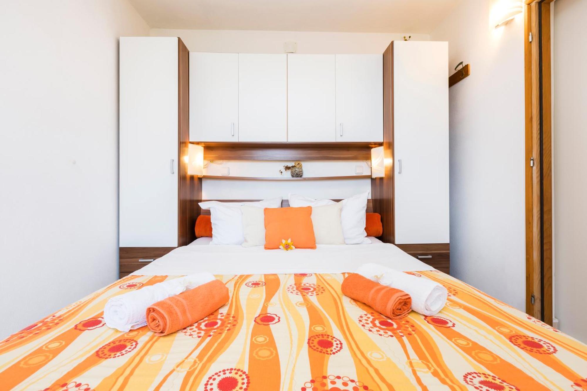 Apartmani I Soba Roberto I Mirjana Valun Bagian luar foto