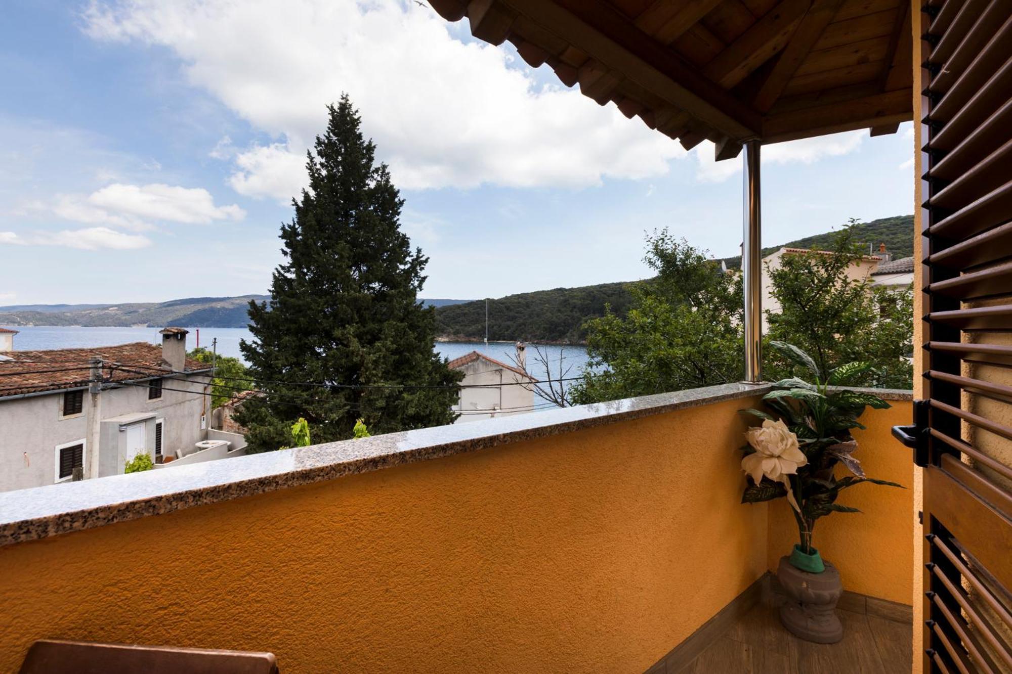Apartmani I Soba Roberto I Mirjana Valun Bagian luar foto