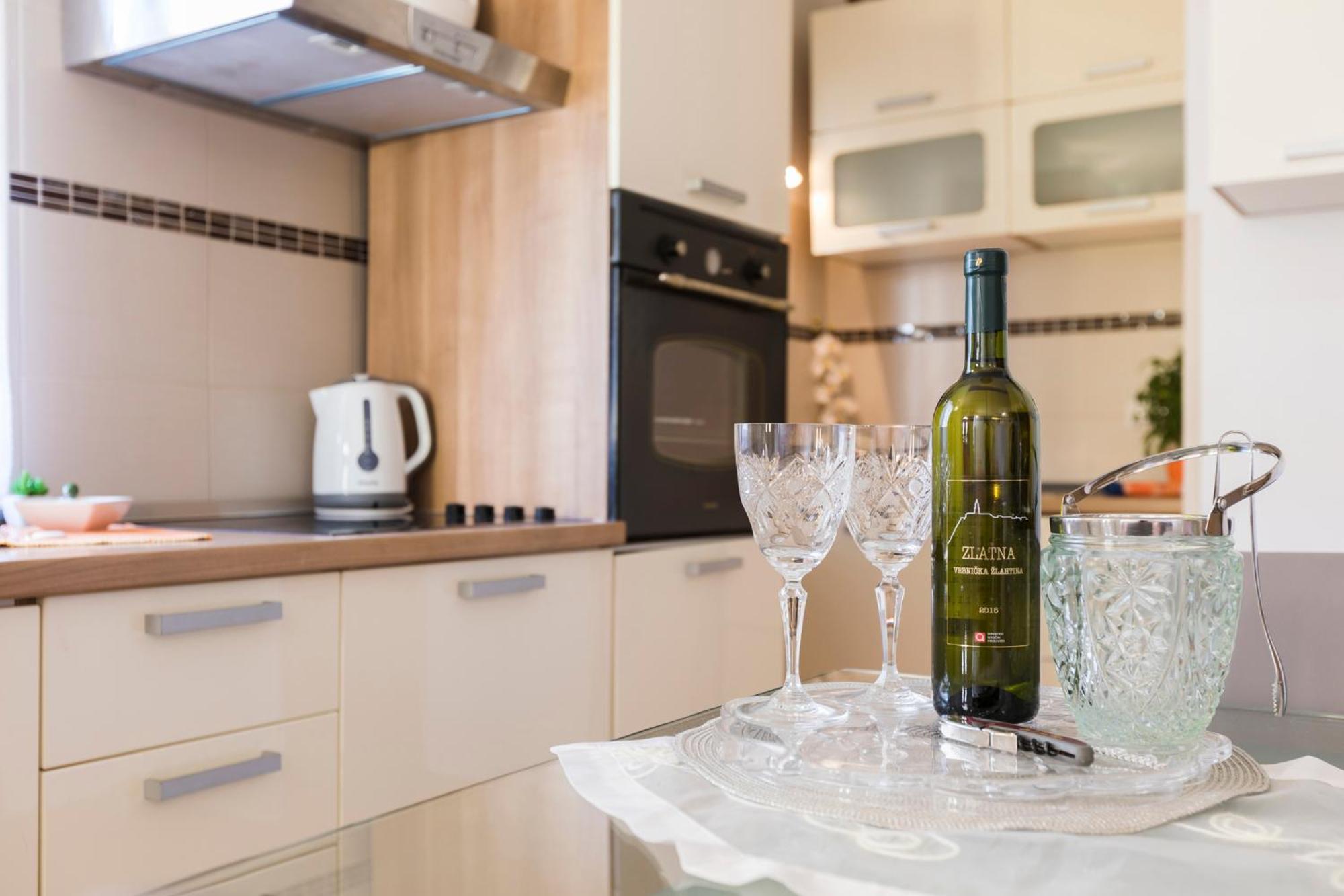 Apartmani I Soba Roberto I Mirjana Valun Bagian luar foto