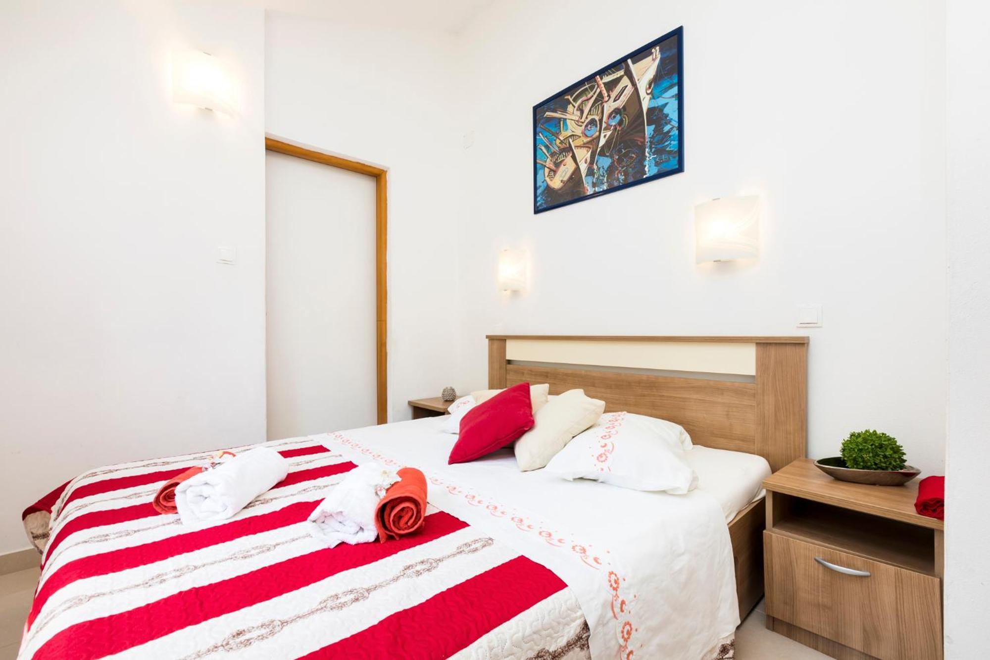 Apartmani I Soba Roberto I Mirjana Valun Bagian luar foto
