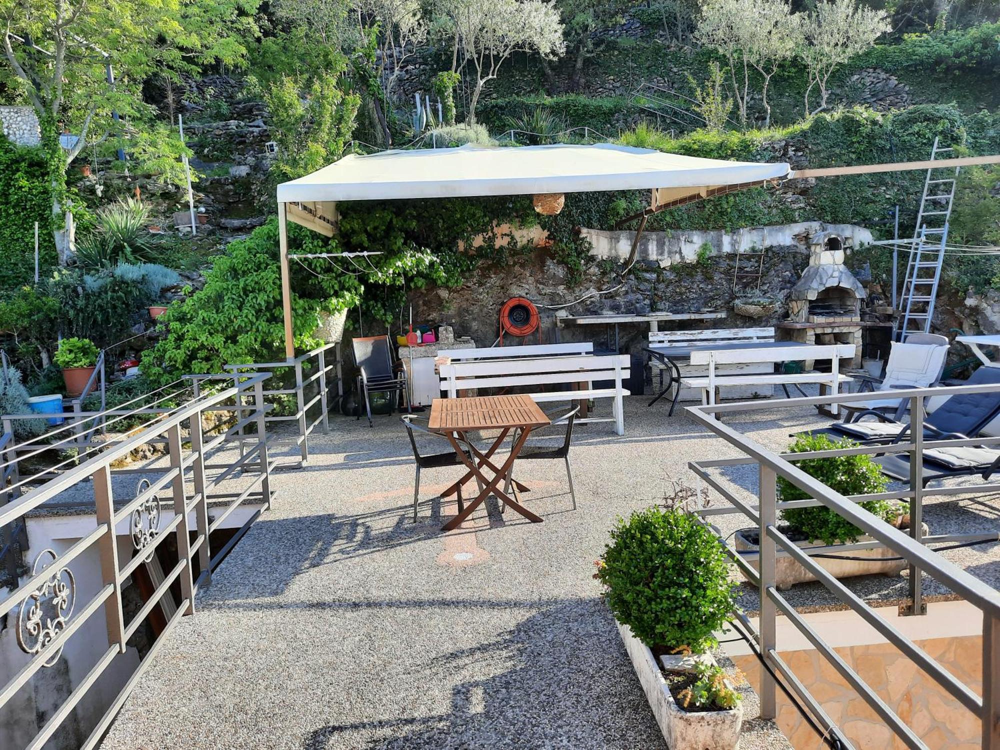 Apartmani I Soba Roberto I Mirjana Valun Bagian luar foto